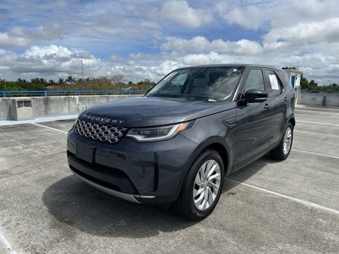 Used 2025 Land Rover Discovery S image 39