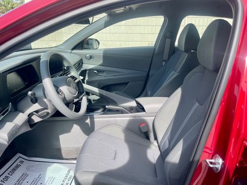 Used 2026 Hyundai Elantra SE FWD image 9