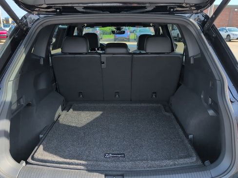 Used 2022 Volkswagen Tiguan SE R-Line image 17
