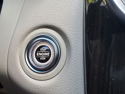 Used 2019 Mercedes-Benz C 300 Sedan image 32