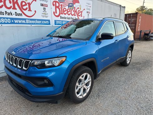 Used 2024 Jeep Compass Latitude image 6