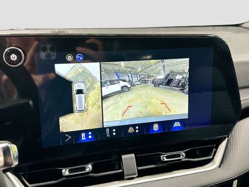 New 2026 Chevrolet Equinox LT w/ Safety and Technology Package FWD image 17