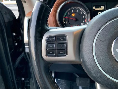 Used 2012 Jeep Grand Cherokee Overland Summit image 22