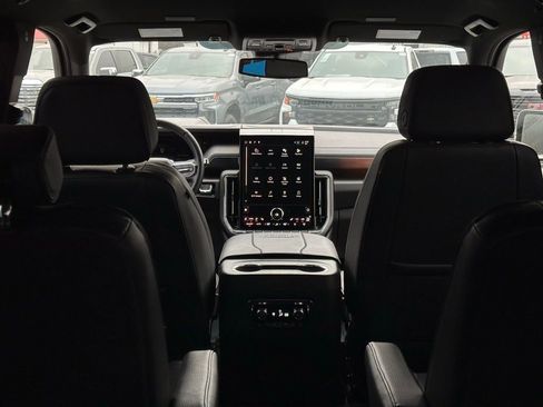 Certified 2025 GMC Yukon Denali image 9