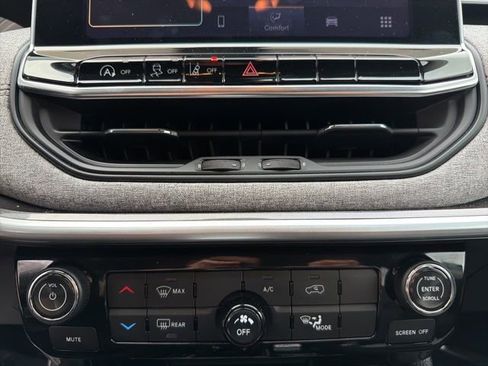 Used 2022 Jeep Compass Latitude image 25