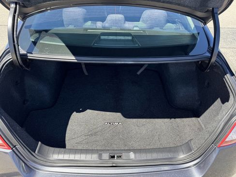 Used 2013 Nissan Altima 3.5 SV FWD image 29