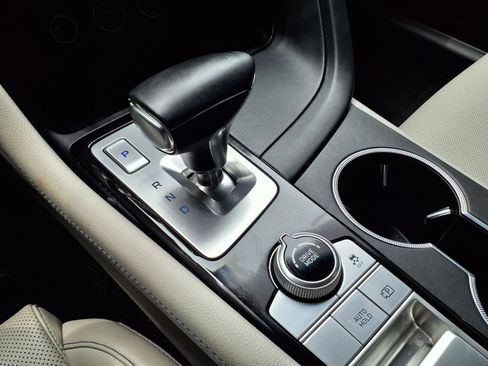 Used 2023 Genesis G70 2.0T RWD image 12