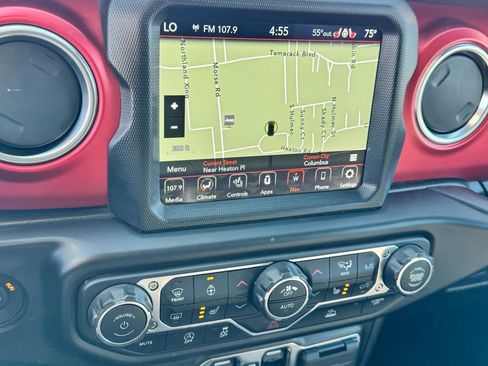 Used 2022 Jeep Wrangler Unlimited Rubicon w/ Cold Weather Group AWD/4WD image 22