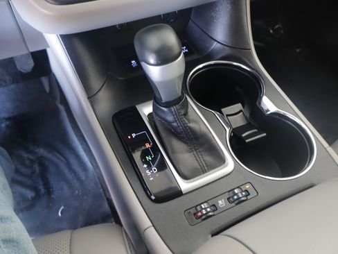 Used 2016 Toyota Highlander Limited image 9