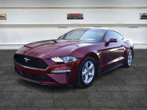 Used 2018 Ford Mustang Coupe RWD image 3