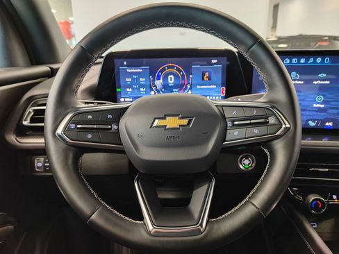 Used 2026 Chevrolet Traverse LT AWD/4WD image 24