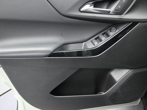 Used 2025 Chevrolet Equinox LT FWD image 11