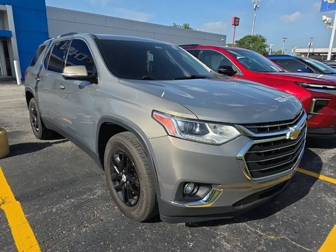 Used 2018 Chevrolet Traverse LT FWD image 3