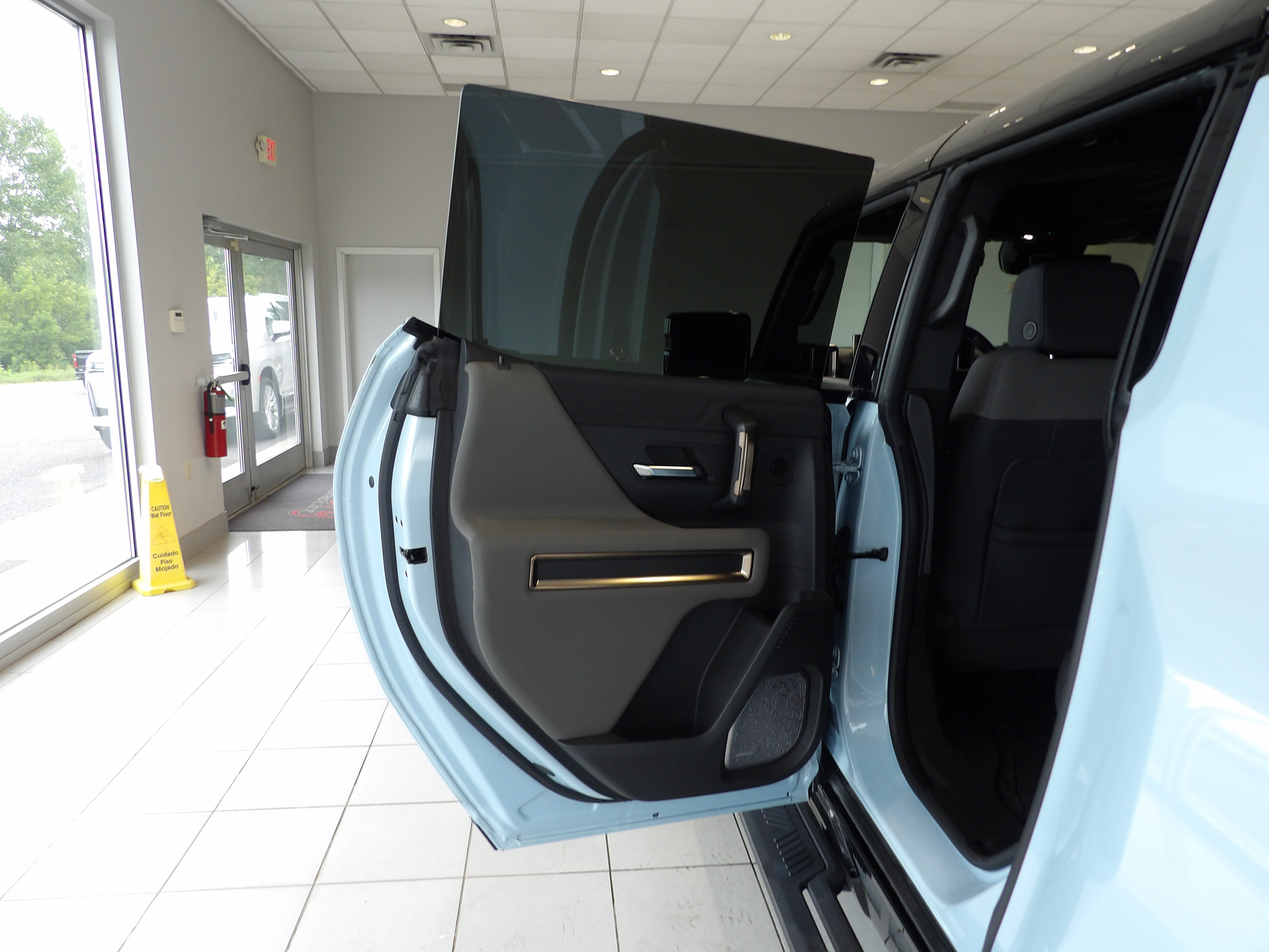 Used 2025 GMC Hummer EV 2X AWD/4WD image 17