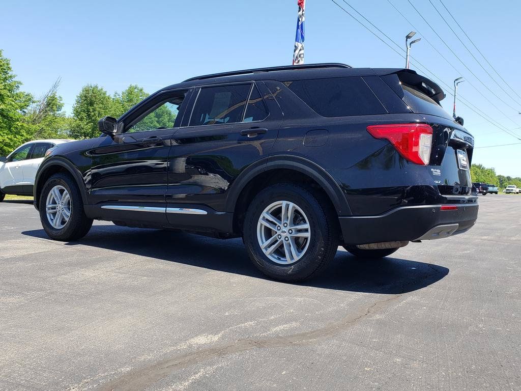 Used 2023 Ford Explorer XLT w/ Equipment Group 202A AWD/4WD image 8