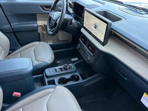 New 2025 Ford Maverick Lariat image 16