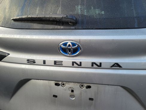 Certified 2024 Toyota Sienna XLE image 22