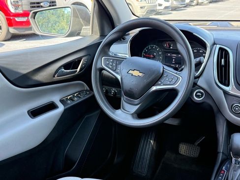 Used 2022 Chevrolet Equinox LS image 11