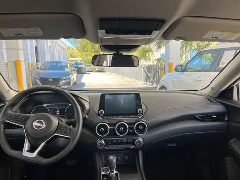 Used 2025 Nissan Sentra SV image 31