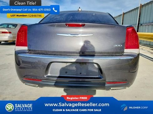 Used 2016 Chrysler 300 Limited RWD image 8