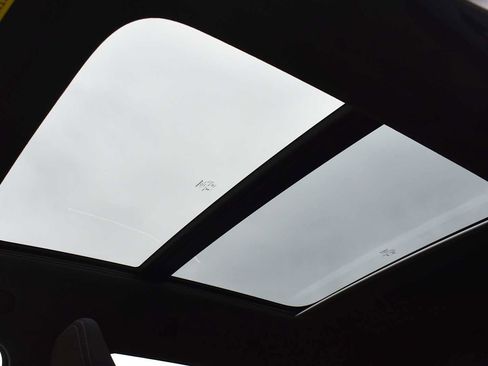 Used 2025 Volvo XC40 B5 Plus image 11