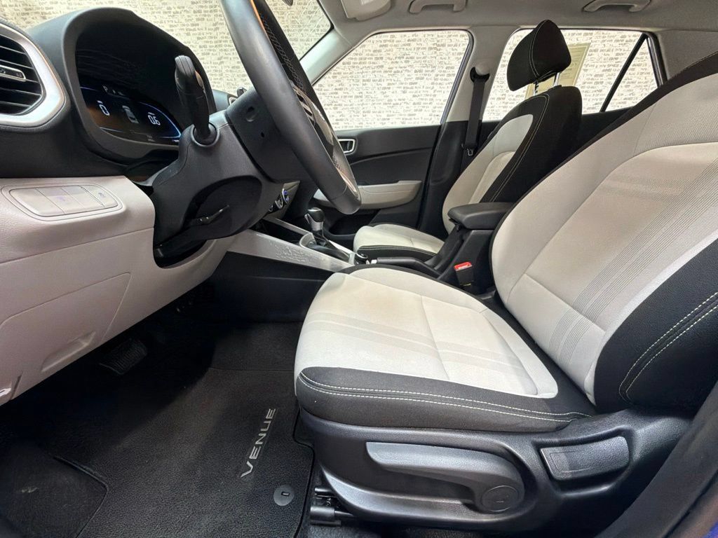 Certified 2026 Hyundai Venue SEL FWD image 24