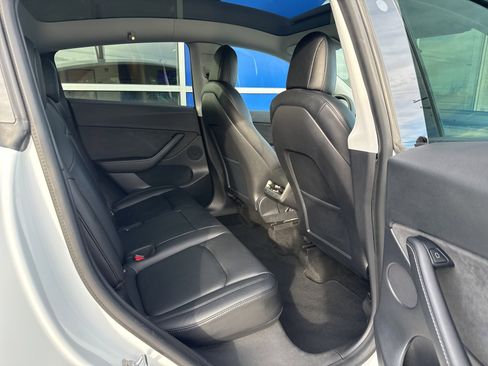 Used 2021 Tesla Model Y 2WD image 10