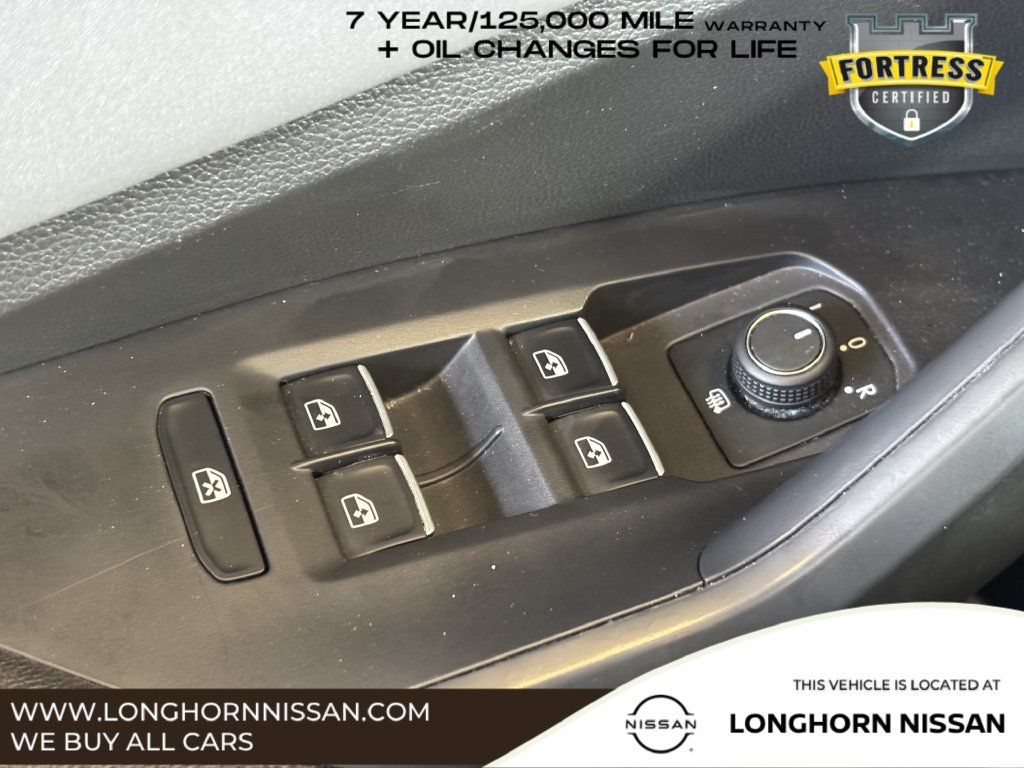 Used 2025 Volkswagen Jetta SE FWD image 21