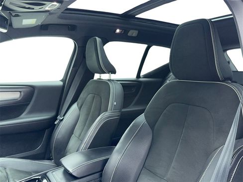 Used 2019 Volvo XC40 T5 R-Design image 35