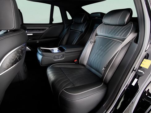 Used 2024 Genesis G90 3.5T AWD/4WD image 13