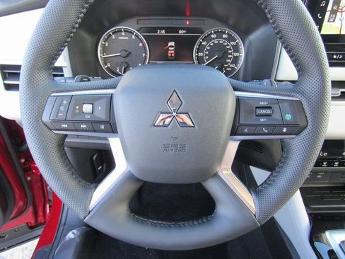New 2026 Mitsubishi Outlander SE FWD image 21