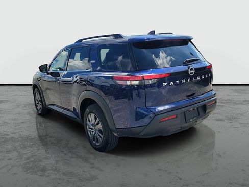 Used 2025 Nissan Pathfinder SV FWD image 3