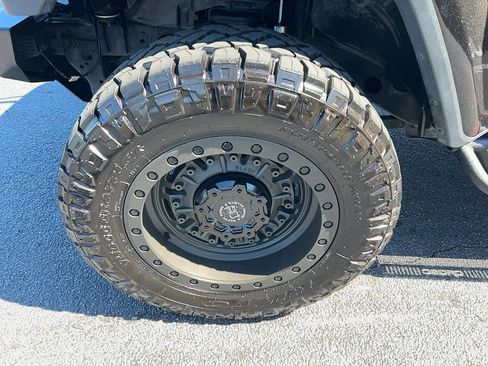Used 2019 Jeep Wrangler Unlimited Sahara w/ Uconnect 4C Nav & Sound Group AWD/4WD image 9