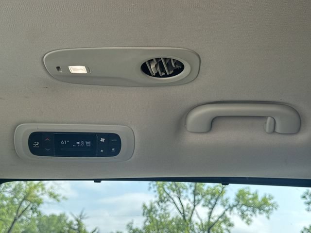Used 2024 Chrysler Pacifica Touring-L FWD image 21