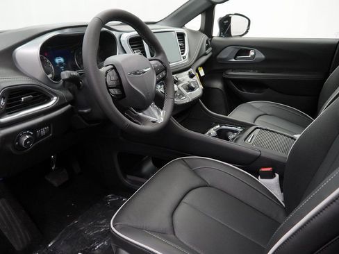 New 2026 Chrysler Pacifica Limited w/ S Appearance Package image 16