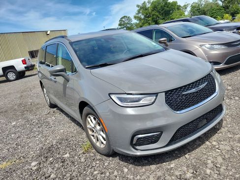 Used 2022 Chrysler Pacifica Touring-L FWD image 1