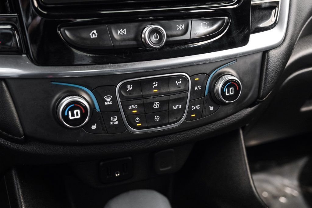 Used 2022 Chevrolet Traverse LT FWD image 22