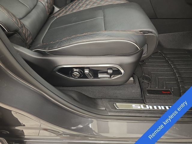 Used 2024 Jeep Grand Cherokee Summit AWD/4WD image 11