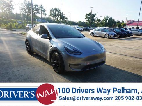 Used 2024 Tesla Model Y Long Range AWD/4WD image 1