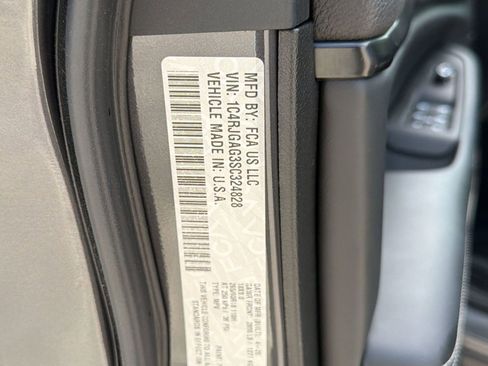 Used 2025 Jeep Grand Cherokee Altitude RWD image 22