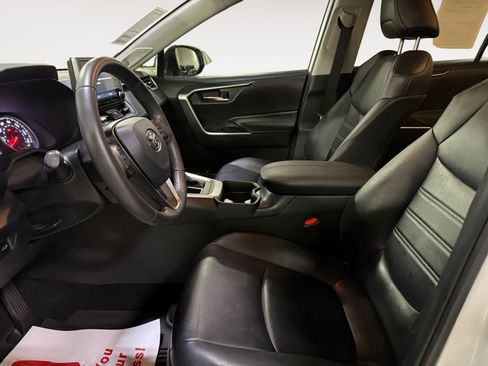 Used 2020 Toyota RAV4 XLE Premium FWD image 15