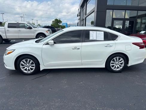 Used 2018 Nissan Altima 2.5 S w/ S Convenience Package FWD image 3