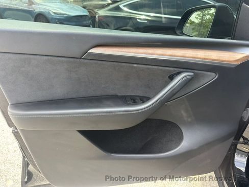 Used 2023 Tesla Model Y Performance AWD/4WD image 11