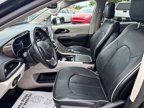 Used 2022 Chrysler Pacifica Limited FWD image 27