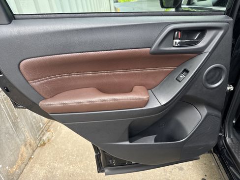 Used 2018 Subaru Forester 2.5i Touring w/ Popular Package #3B AWD/4WD image 12