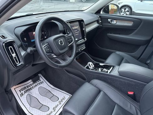 Certified 2025 Volvo XC40 B5 Plus image 19