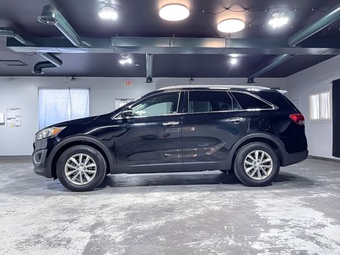 Used 2016 Kia Sorento LX image 5