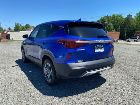 Used 2023 Kia Seltos LX AWD/4WD image 6