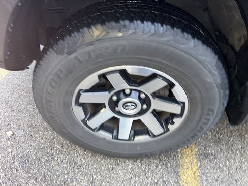 Used 2022 Toyota 4Runner TRD Off-Road Premium image 19