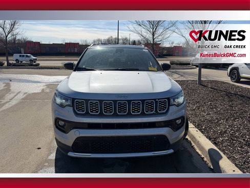 Used 2025 Jeep Compass Limited image 4